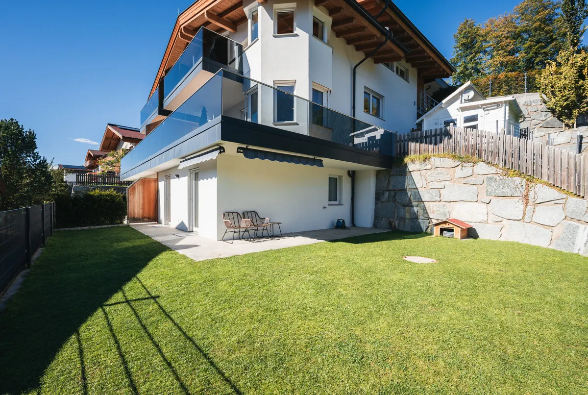 Exklusives Wohnen in traumhafter Hanglage – Moderne Doppelhaushälfte mit Panoramablick