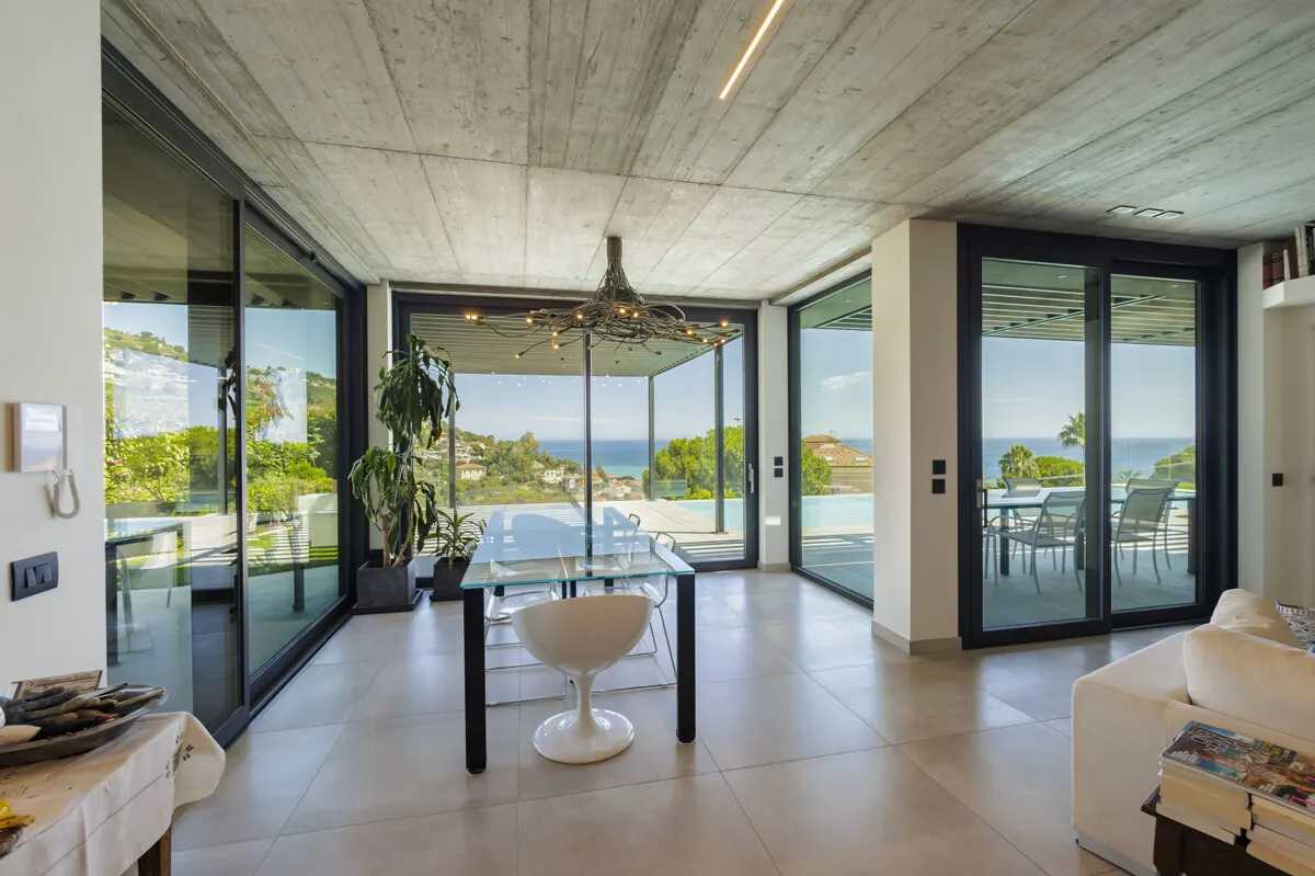 Moderne Villa mit spektakulärem Infinity-Pool