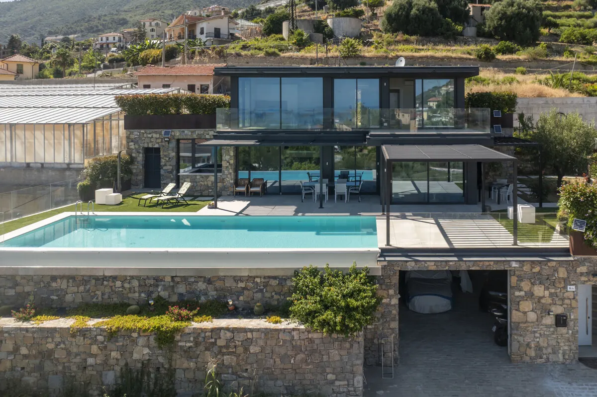 Moderne Villa mit spektakulärem Infinity-Pool