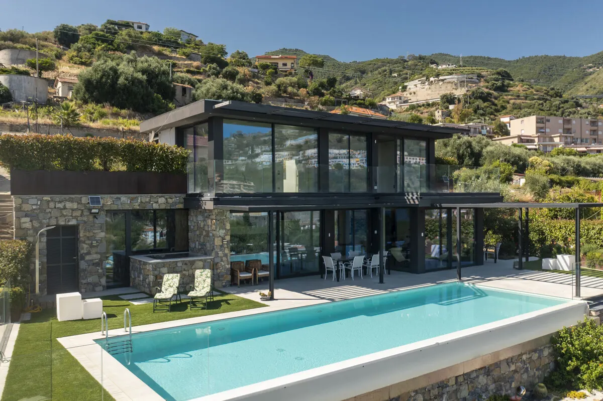 Moderne Villa mit spektakulärem Infinity-Pool