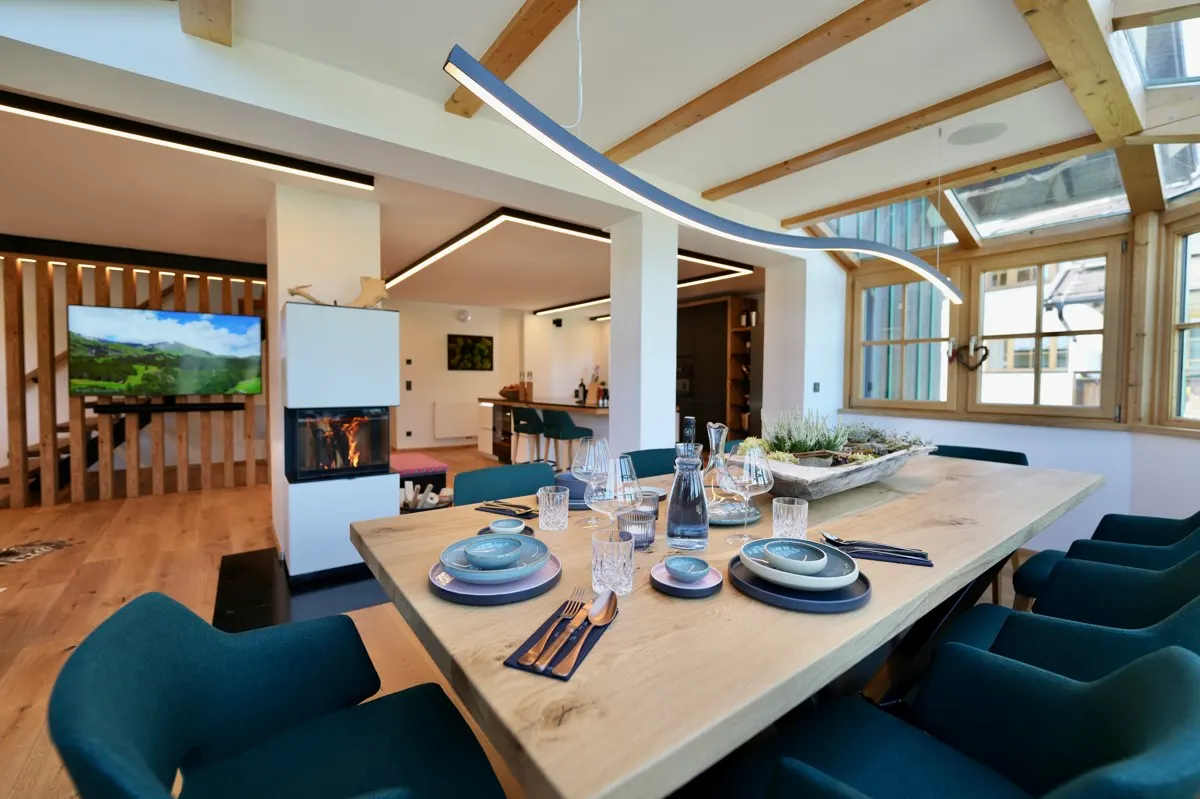 Urbane Dachgeschoss-Maisonette mit Luxusausstattung und Seeblick - Touristische Nutzung möglich!