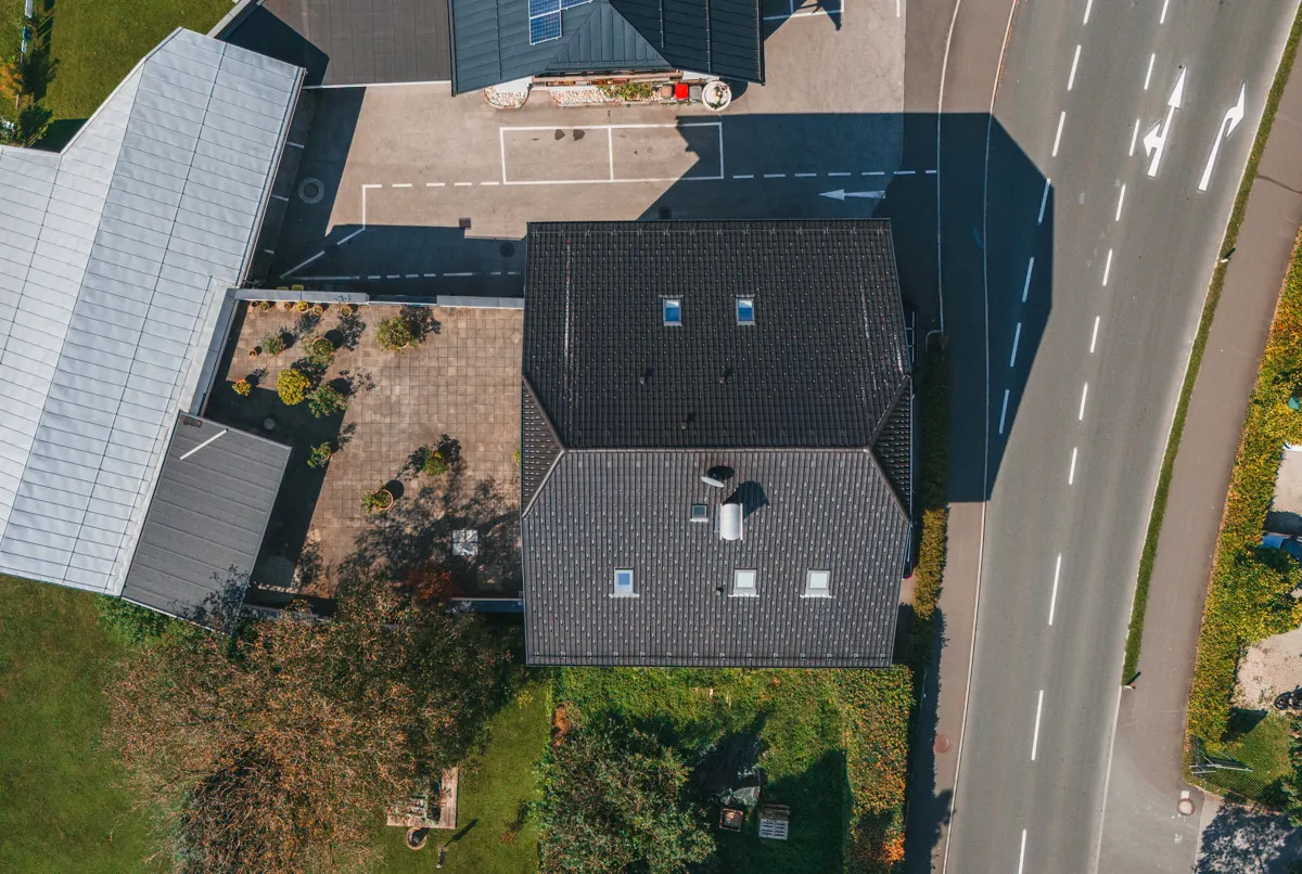 FACETTENREICH - Wohn- und Geschäftshaus in Anif