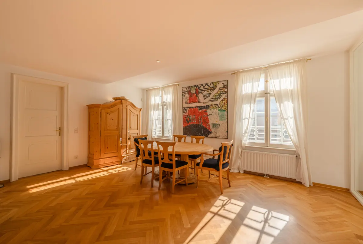 Palais im Andrä: 2-Zimmer-Whg in historischem Haus