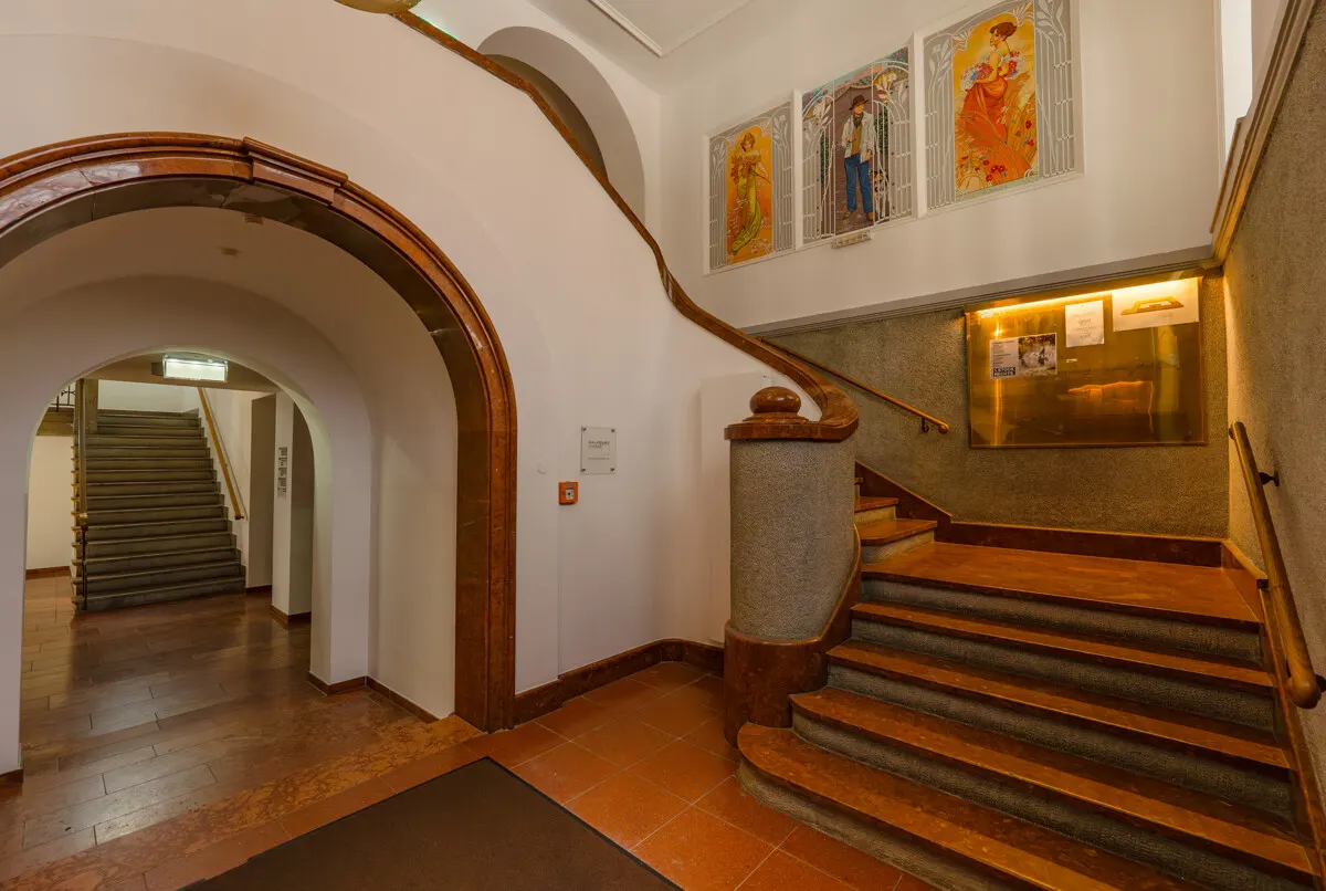 Palais im Andrä: 2-Zimmer-Whg in historischem Haus