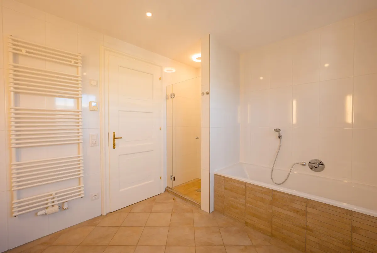 Palais im Andrä: 2-Zimmer-Whg in historischem Haus