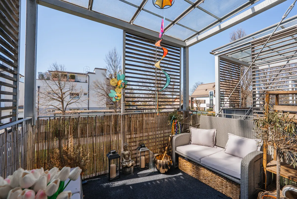 Aigen: Top geschnittene Wohnung mit Balkon