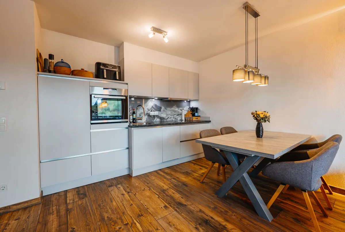 Sonne, Terrasse, Bergpanorama – moderne 2-Zimmer-Wohnung
