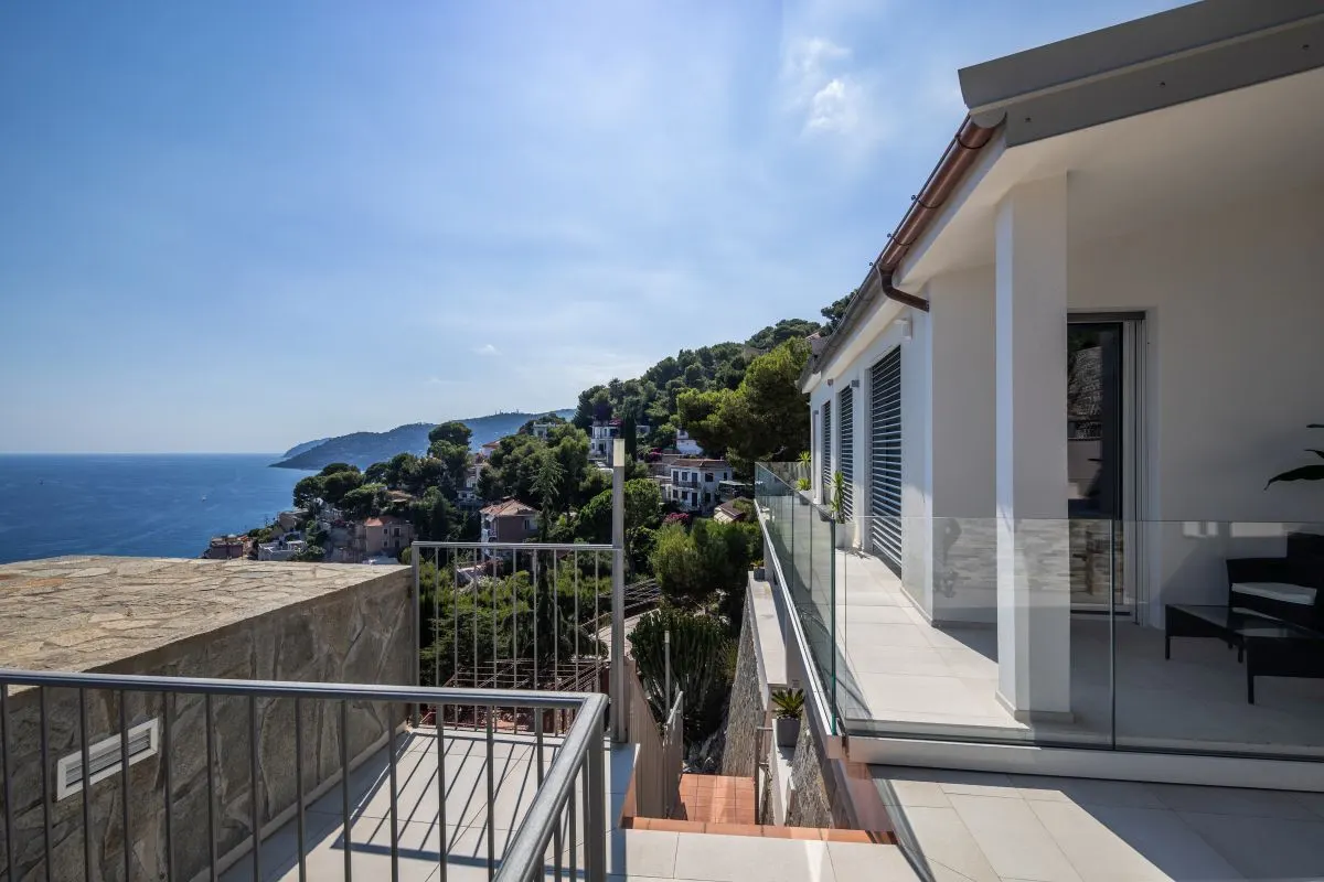 Wunderschöne zeitgenössische Villa in Andora - ITA