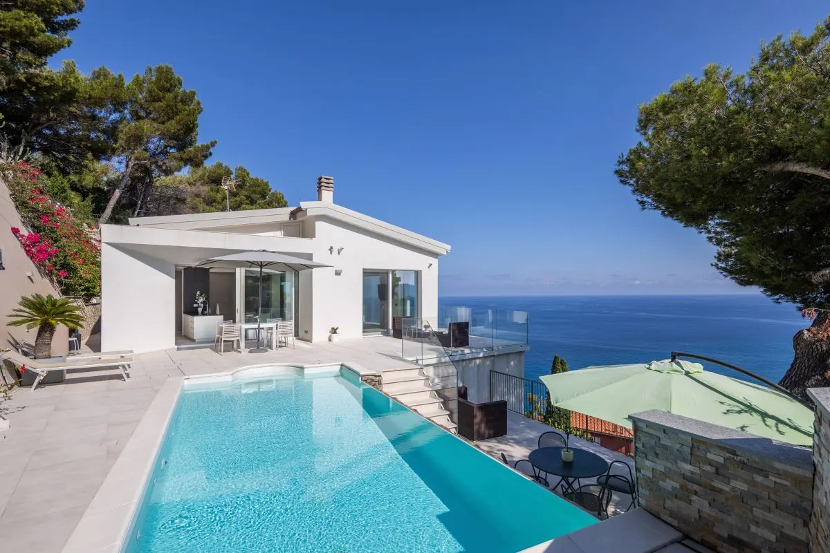 Wunderschöne zeitgenössische Villa in Andora - ITA
