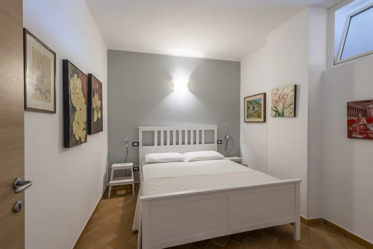 Villa mit großem Pool und Meerblick in Imperia