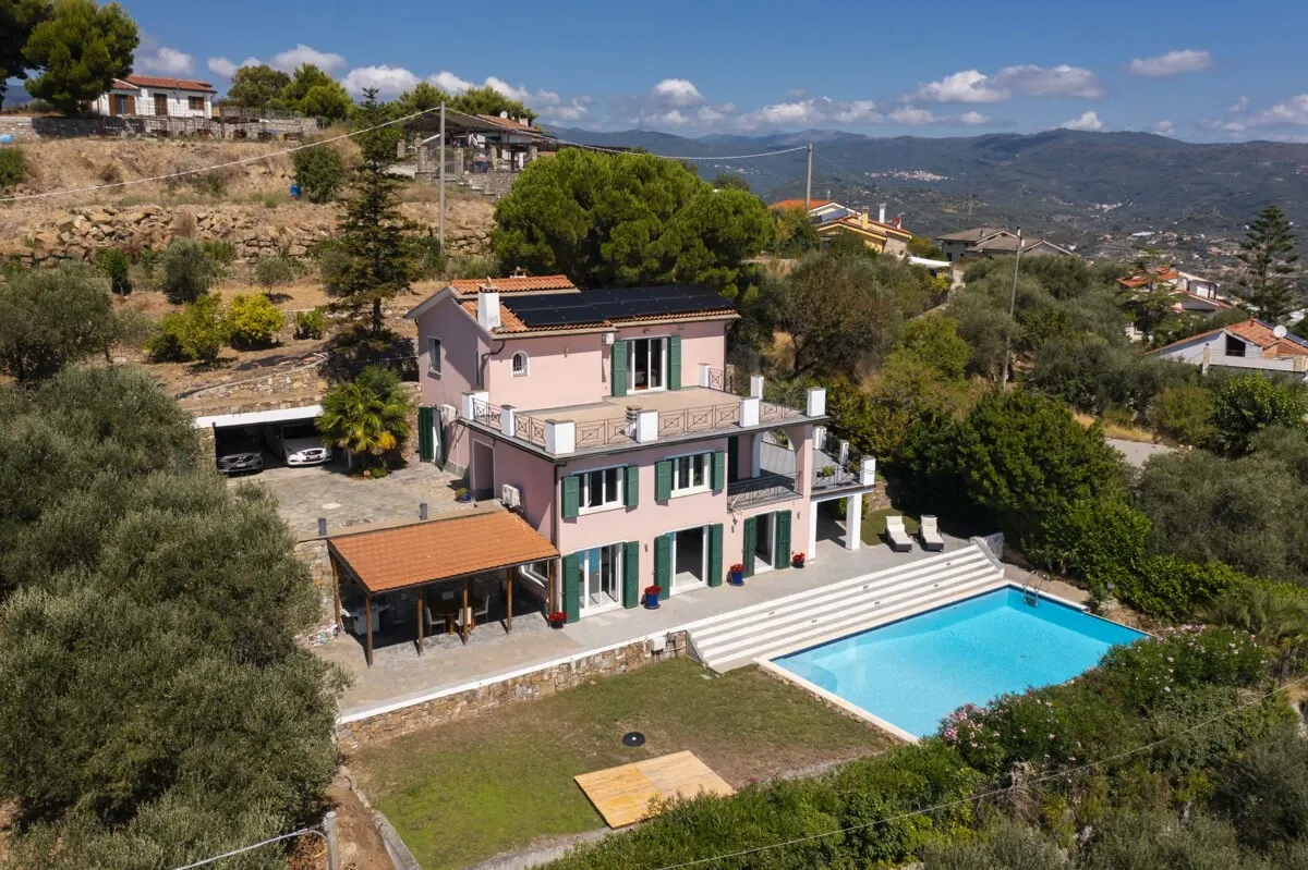 Wunderschöne Villa mit spektakulärem Meerblick