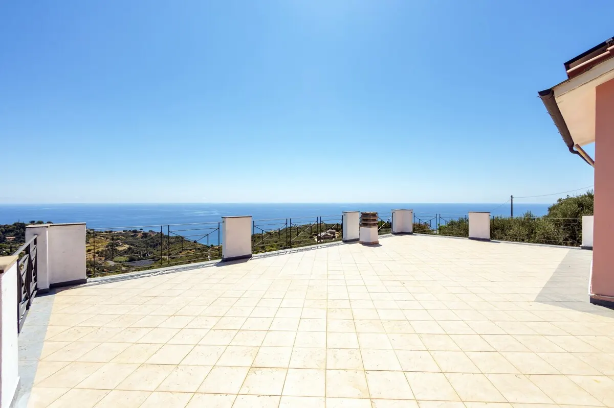 Wunderschöne Villa mit spektakulärem Meerblick