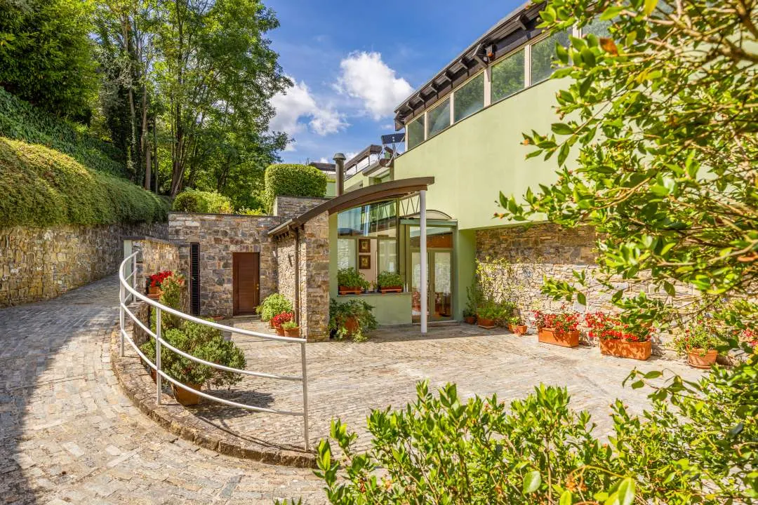 Exklusive Villa mit großem Privatpark  in Borgomaro