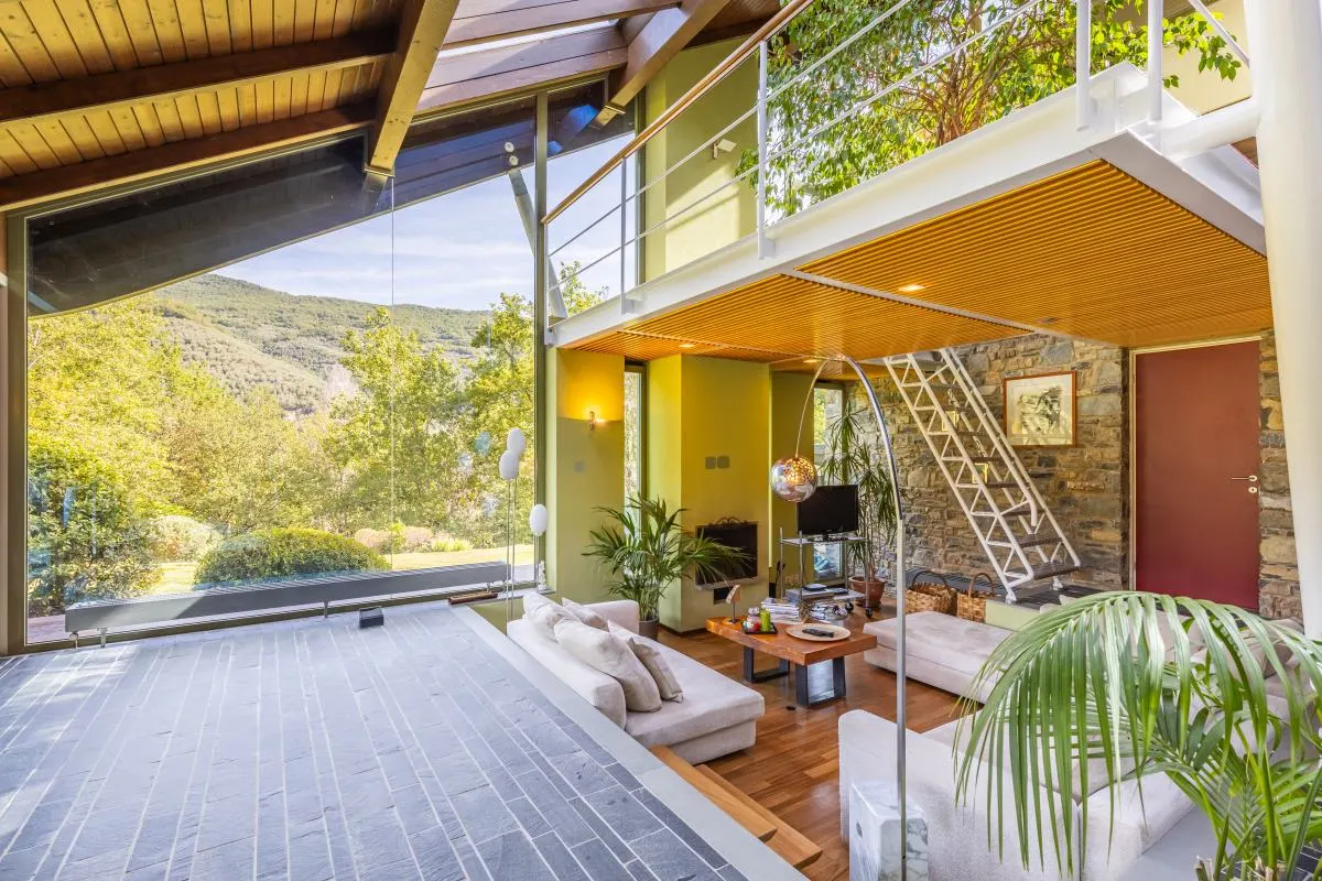 Exklusive Villa mit großem Privatpark  in Borgomaro