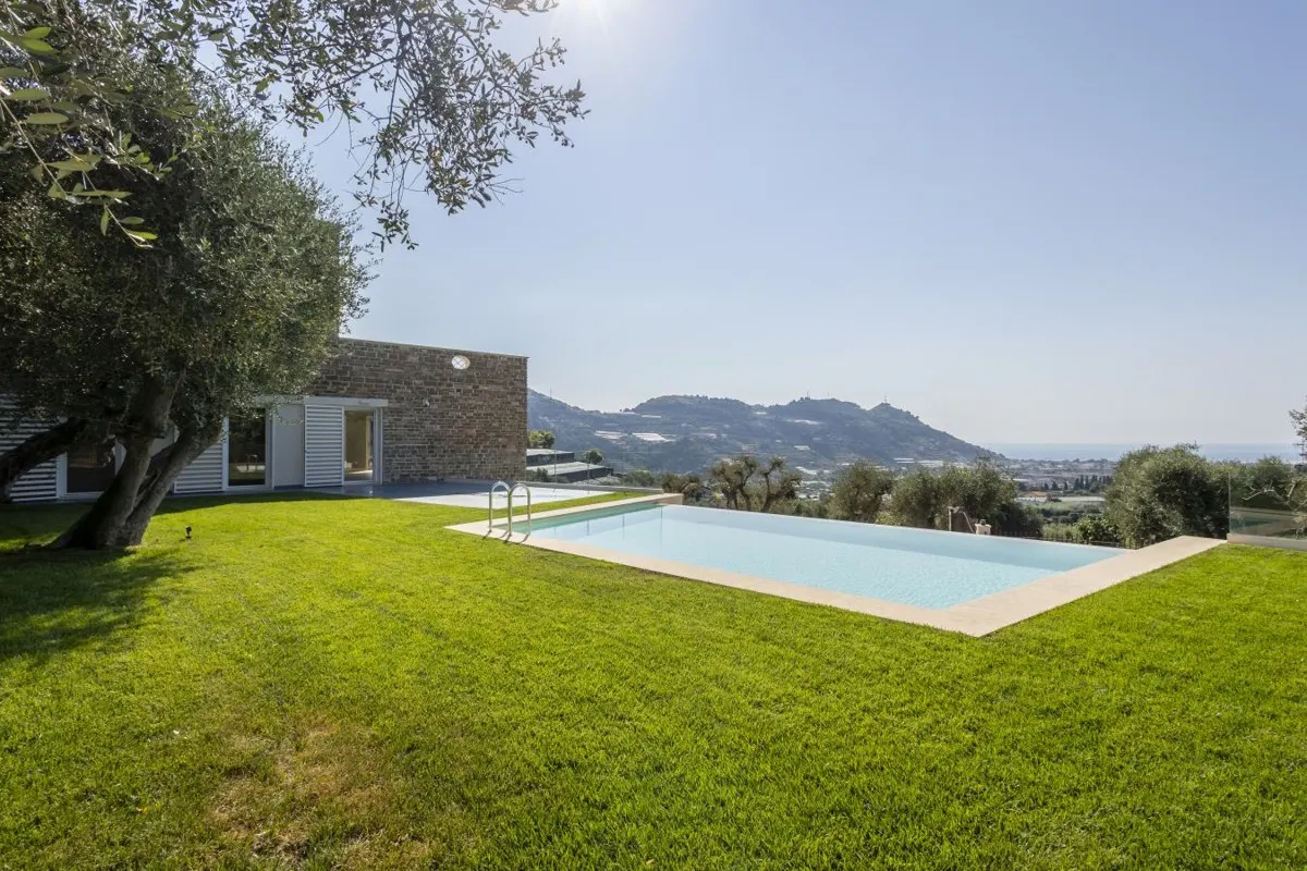 Spektakuläre moderne Villa mit wunderschönem Privatpool & eindrucksvollem Panoramablick