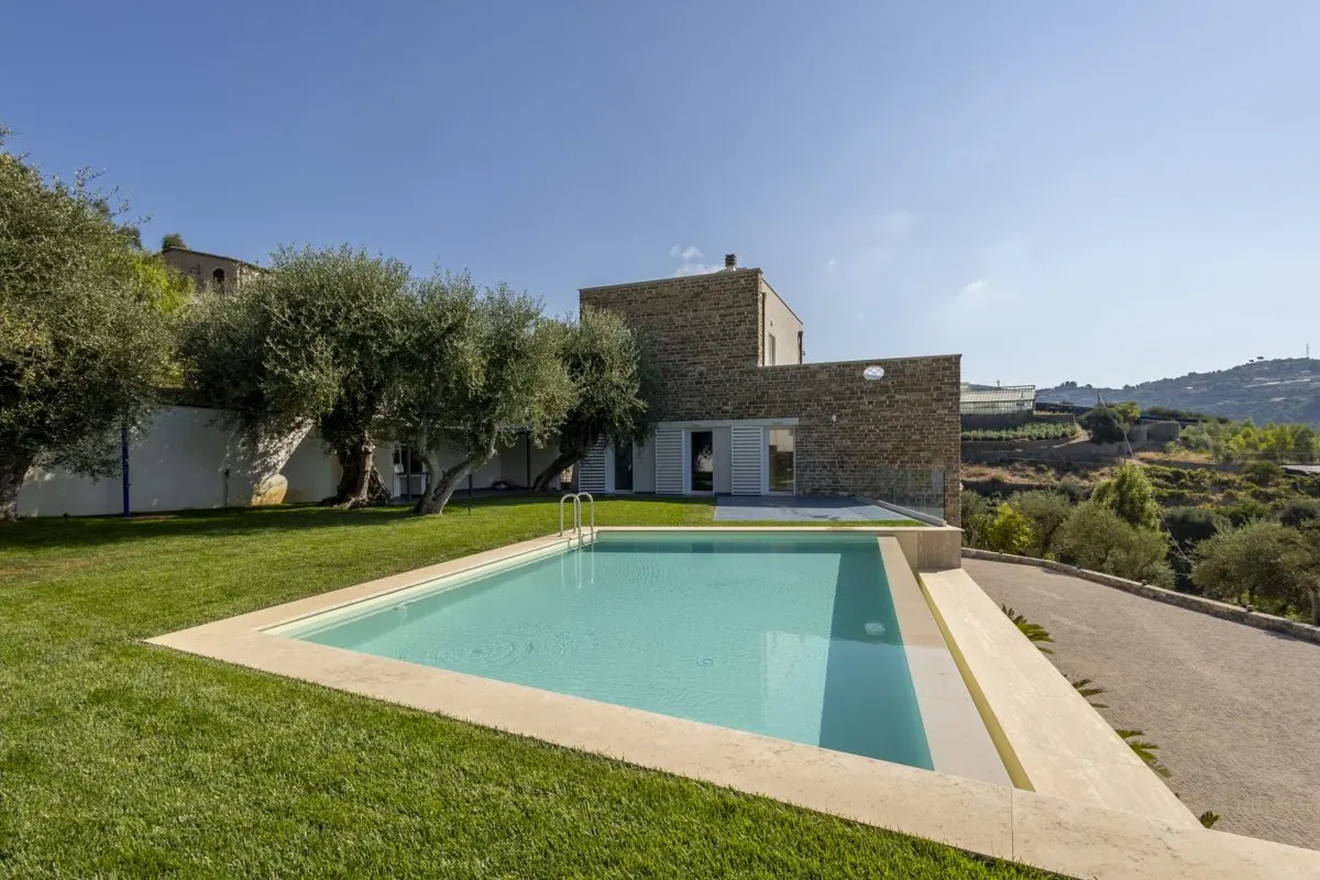 Spektakuläre moderne Villa mit wunderschönem Privatpool & eindrucksvollem Panoramablick
