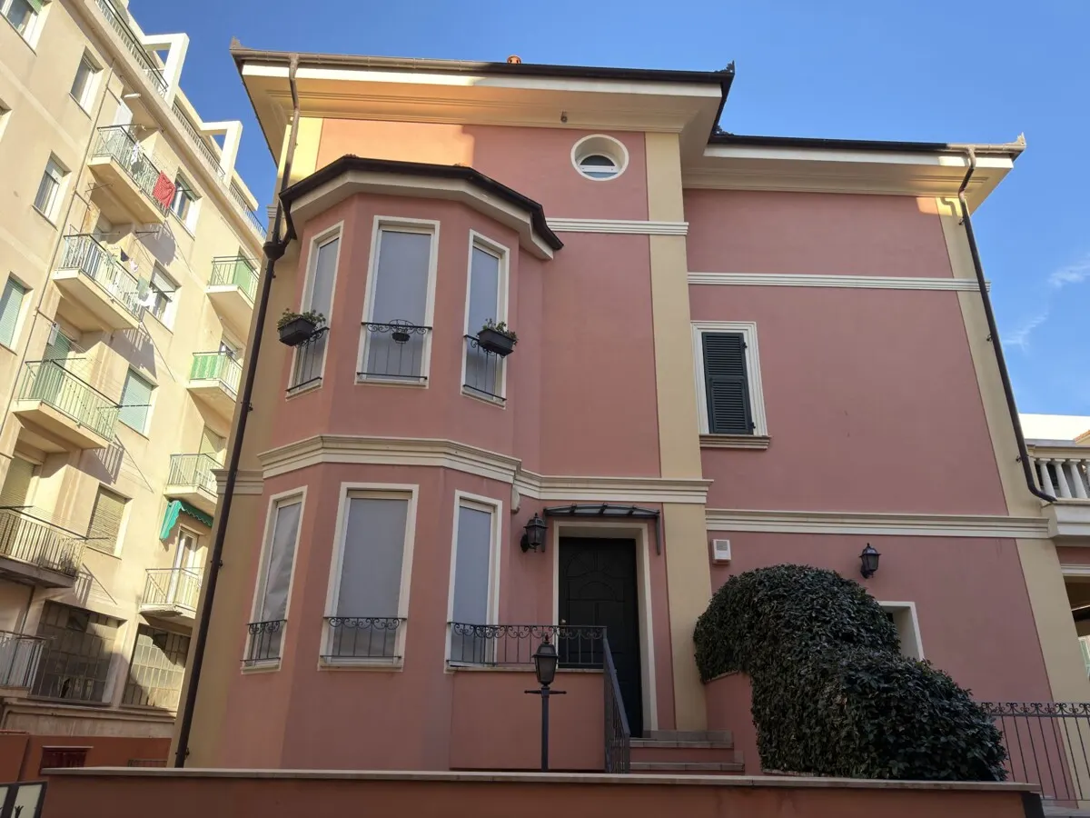 Wohnung mit Parkplatz in Alassio
