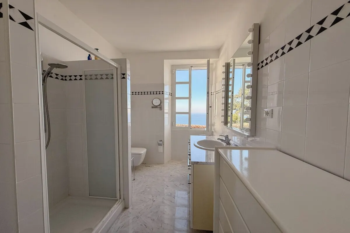 Villa mit weitem Blick auf das ligurische Meer in Andora