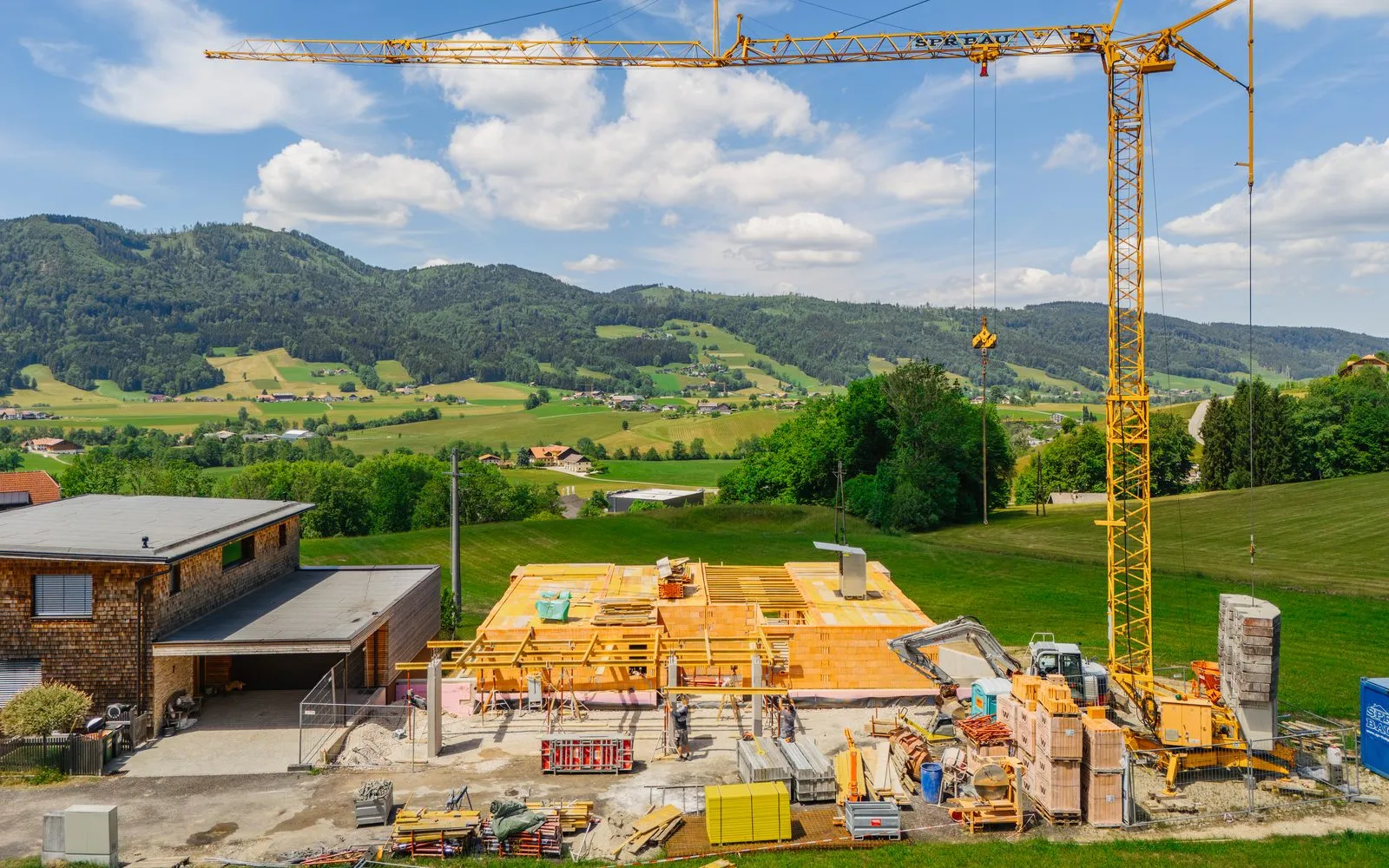 Baufortschritt Exlberg 9 mit Bergpanorama