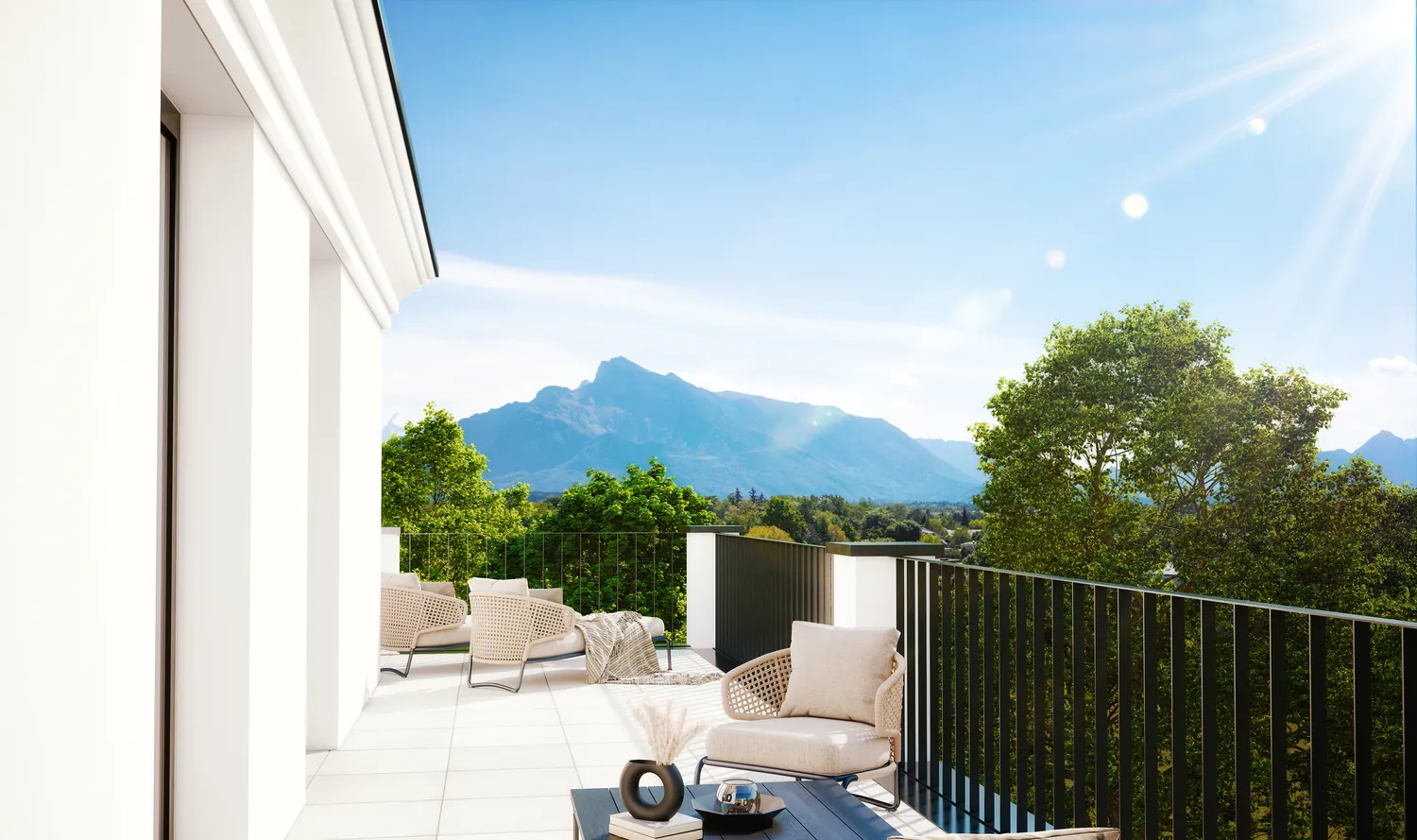Sonnenterrasse mit Panoramablick auf den Gaisberg und die Berge